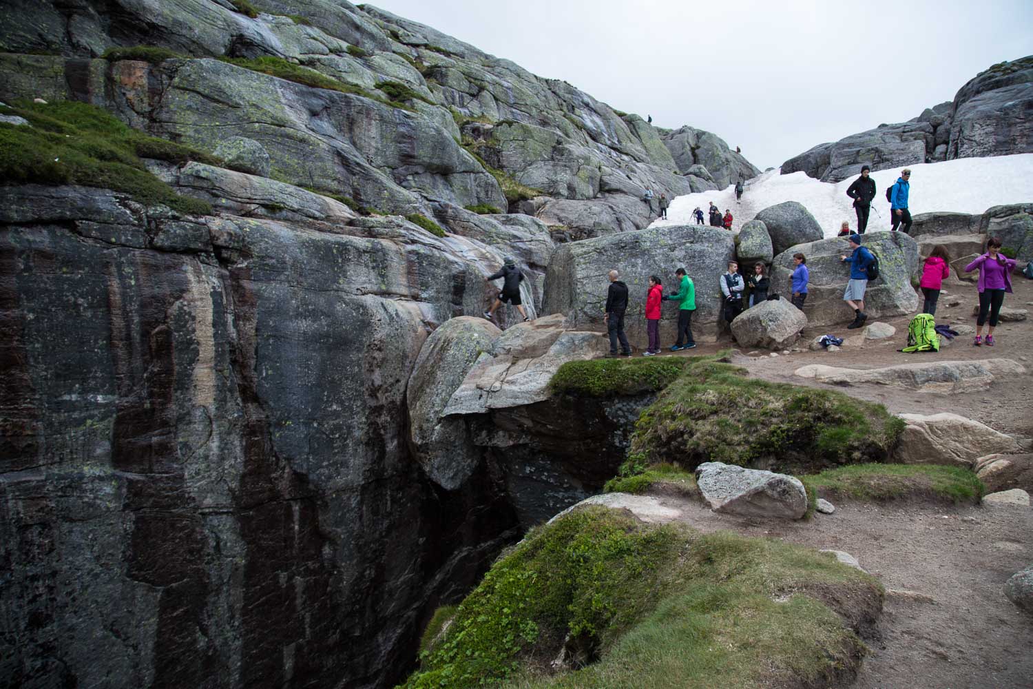 kjeragbolten norway from behind