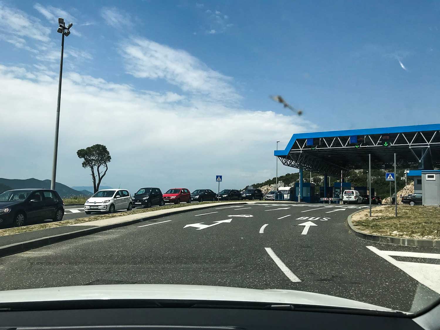 border crossing neum